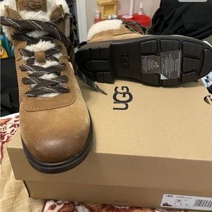 UGG HARRISON COZY LACE sz7